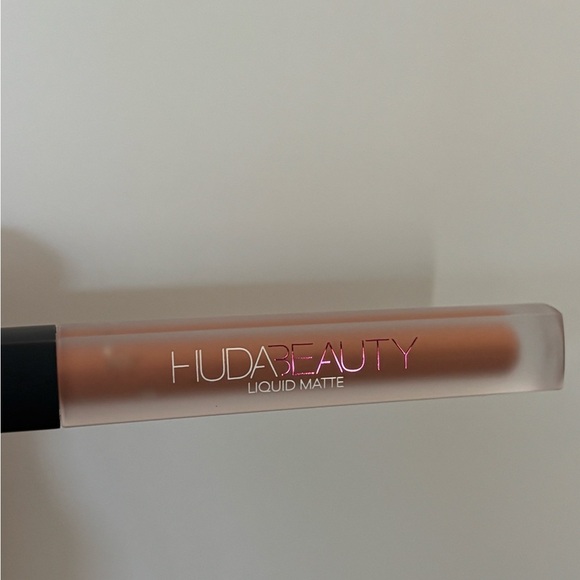 Huda Beauty Brown Matte Lipstick color GIRLFRIEND NIB - Picture 3 of 8